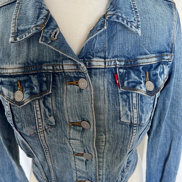 Levi’s Denim Jacket Sz S Mid Wash Blue Colour Pockets and Buttons Vintage - Picture 4 of 11